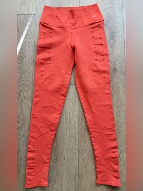 NUX Seamless Moderate Compression Leggings Coral Hibiscus SZ M Yoga Gym Active